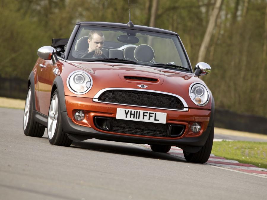  Mini Cooper SD Cabrio 2011 года  (UK) (фото 8 из 16)
